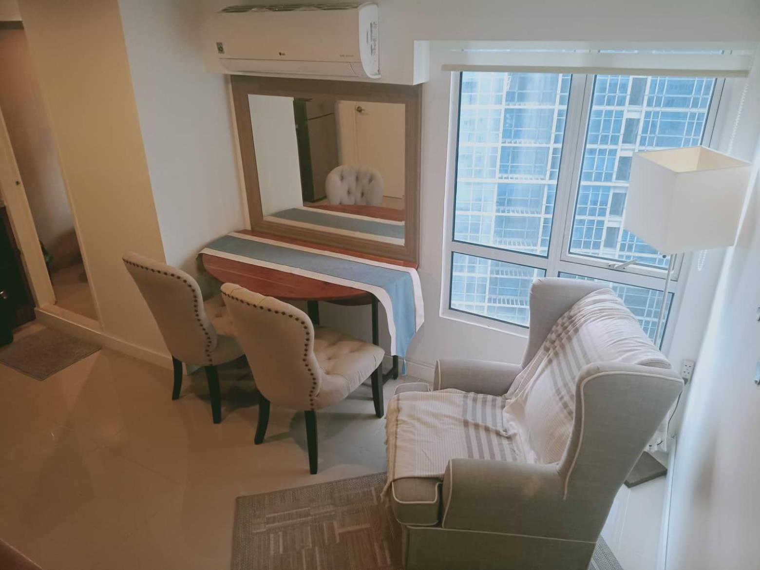 2 Bedrooms Units Forbes Area 5Th Avenue Bgc Center Маніла Екстер'єр фото